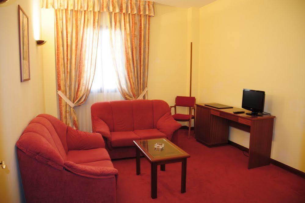 Luz Hotel Haro Buitenkant foto