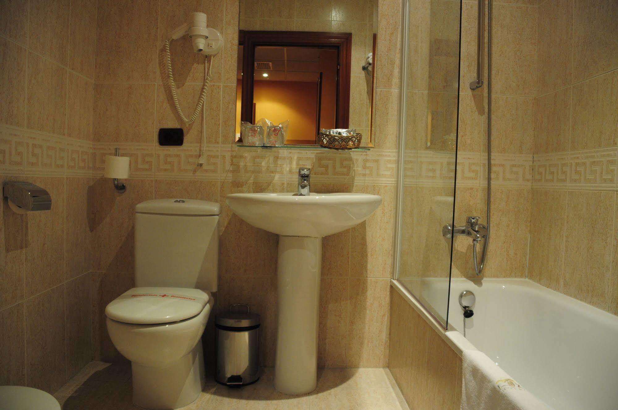 Luz Hotel Haro Buitenkant foto