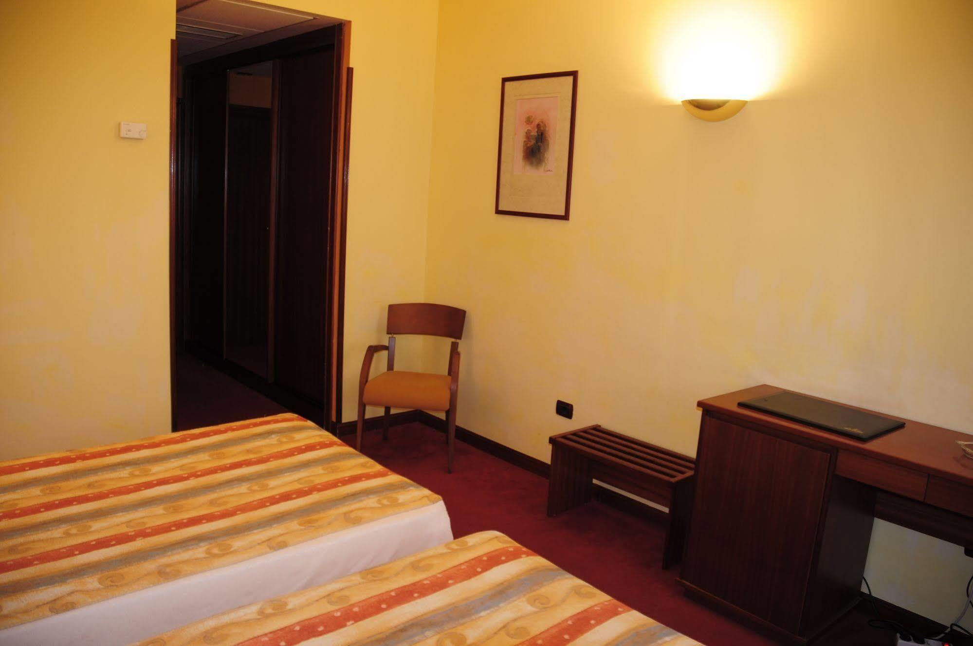 Luz Hotel Haro Buitenkant foto