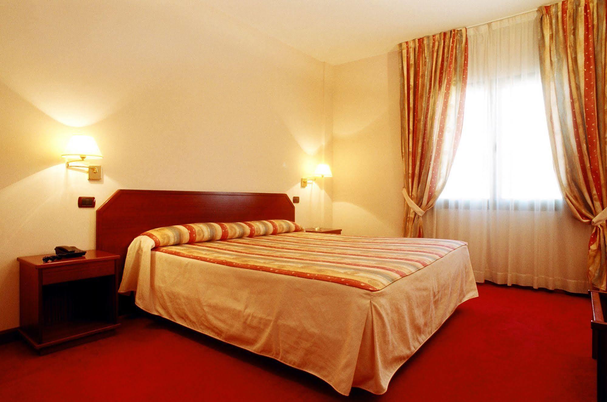 Luz Hotel Haro Buitenkant foto